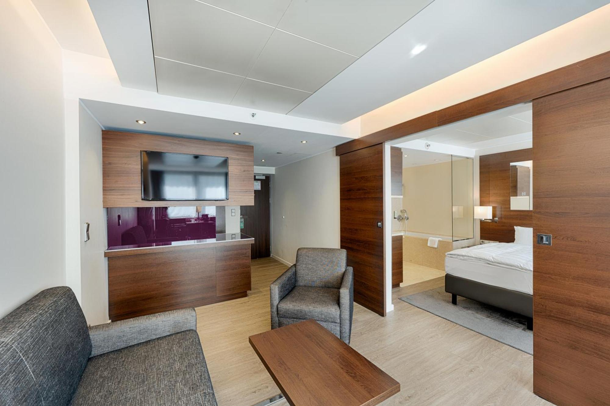 Hotel Park By Radisson Alexanderplatz 4*